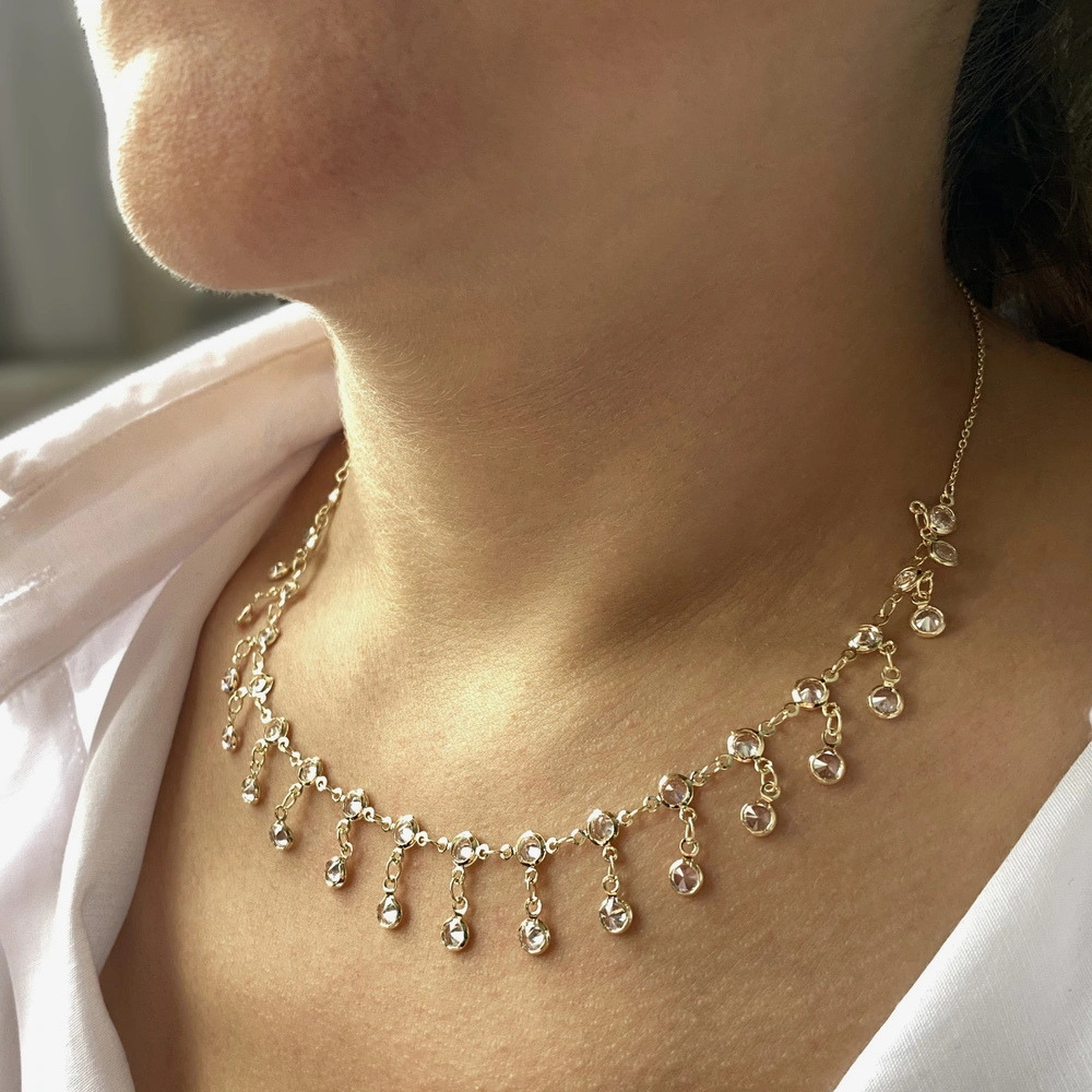 Taşlı Sallantılı Shakira Kolye