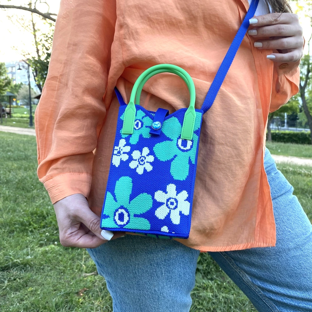 Çiçekli Mini Triko Telefon Çantası